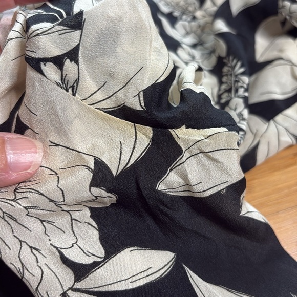 GUC Jade by Johnny Was Eva Floral Tiered Sleeve Top in Black and Cream. Size S - Picture 11 of 11